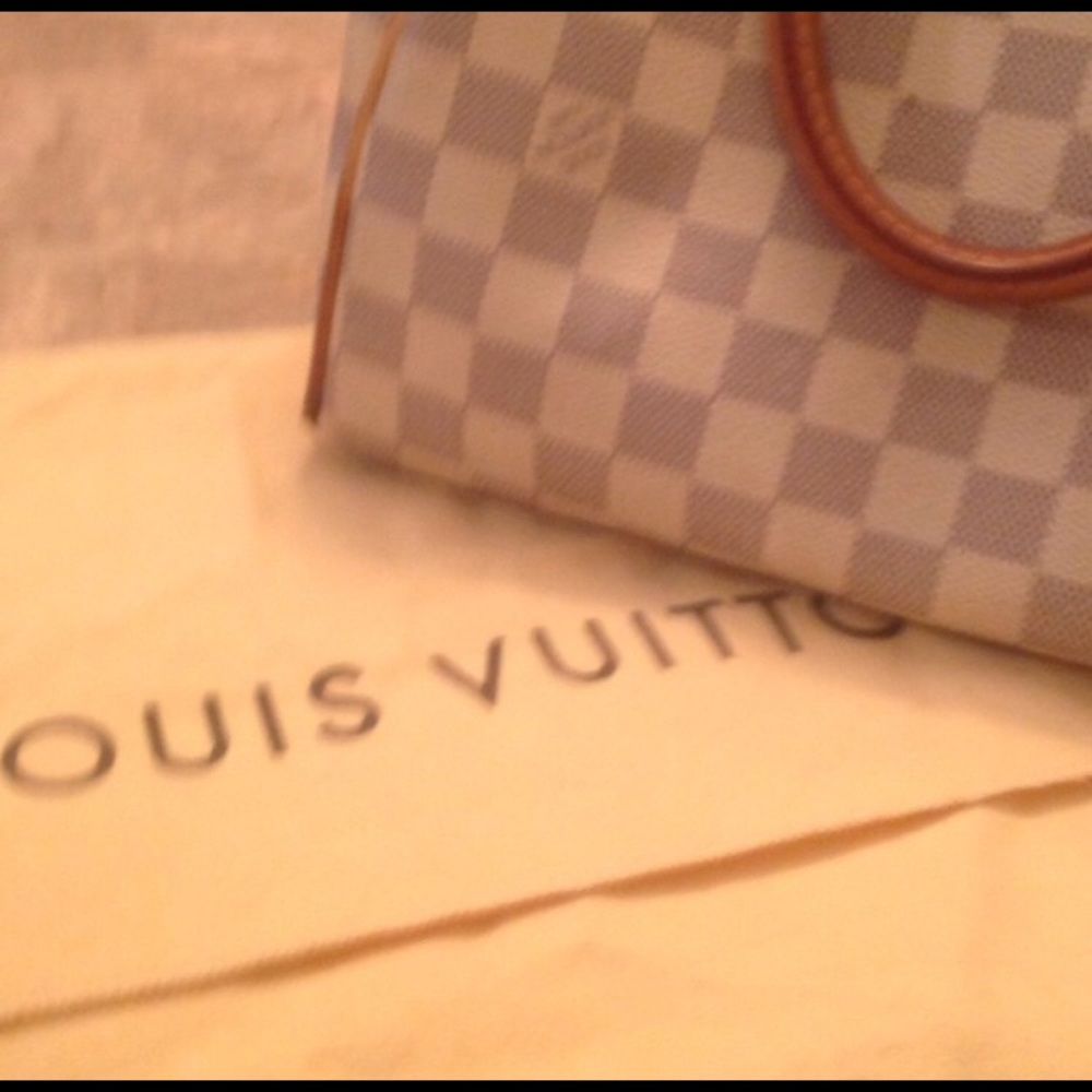 Authentic Louis Vuitton Speedy 25 Damier.